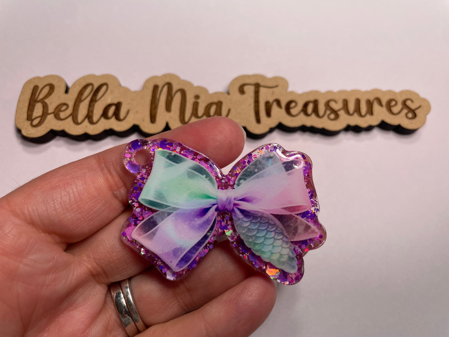 Mermaid bow keychain